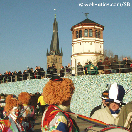 Karneval mit Ratinger Jecken am Schlossturm