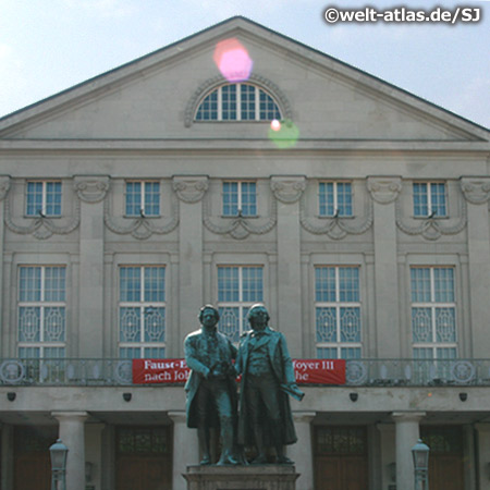 Goethe and Schiller in front of the Deutsches Nationaltheater and Staatskapelle Weimar
