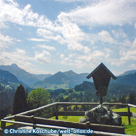 Hintere Enge, Allgäuer Alpen in Deutschland mit Blick in das Kleinwalsertal nach Österreich