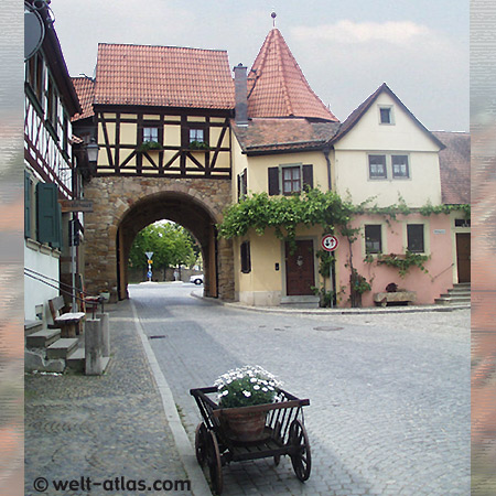 Strassenszene, Stadttor, Prichsenstadt