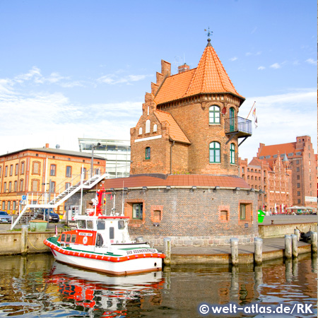 Alte Lotsenstation auf der Hafeninsel in Stralsund, Deutschland