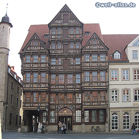 Das Wedekindhaus am historischen Hildesheimer Marktplatz, Fachwerkhaus im Renaissancestil wieder aufgebaut