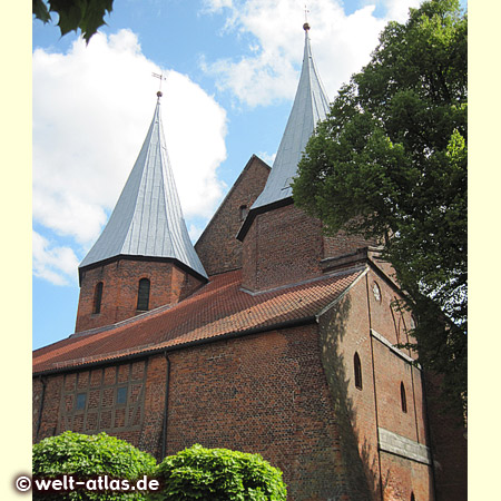 Bardowick, Dom St. Peter und Paul, Backsteinkirche erbaut im 14. Jahrhundert