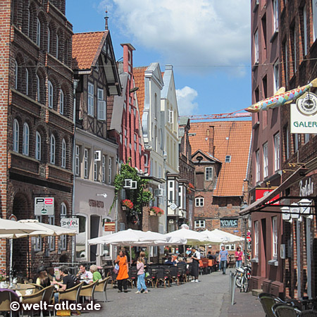 Am Stintmarkt, restaurants and pubs in the main shopping district of Lüneburg