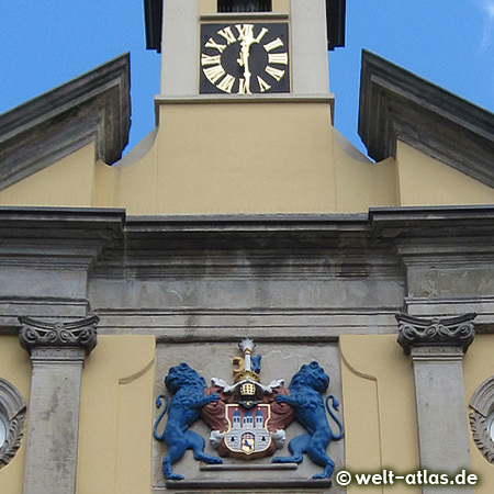 Barockfassade Altes Kaufhaus, Detail, mit Wappen und Turmuhr, Lüneburg