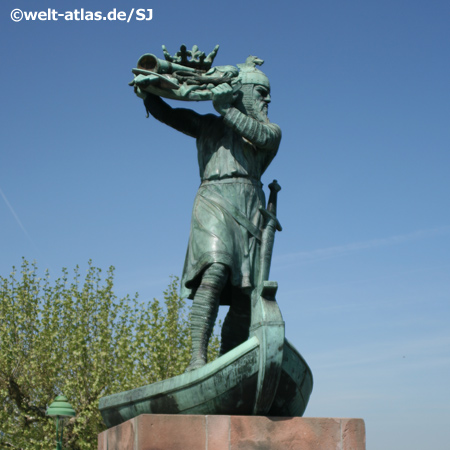 Hagen-Denkmal in Worms am Rhein.Hagen mit dem Schatz der Nibelungen