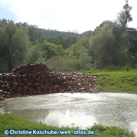 Der Andernach Geysir im Ruhezustand