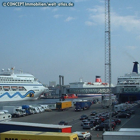 Kreuzfahrtschiffe und Fähren am Norwegenkai  in Kiel