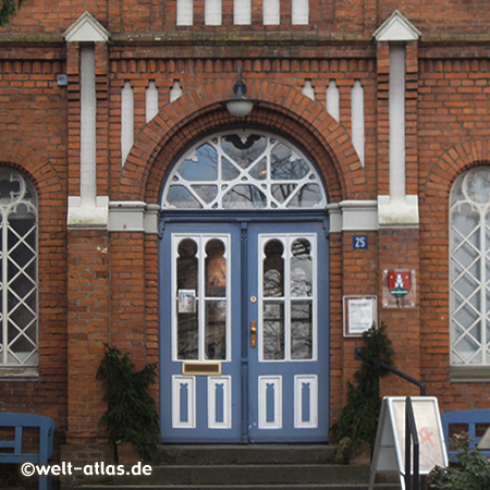 Tür des Stadtmuseum Pinneberg im ehemaligen Amtsrichterhaus im Zentrum von Pinneberg an der Dingstätte 