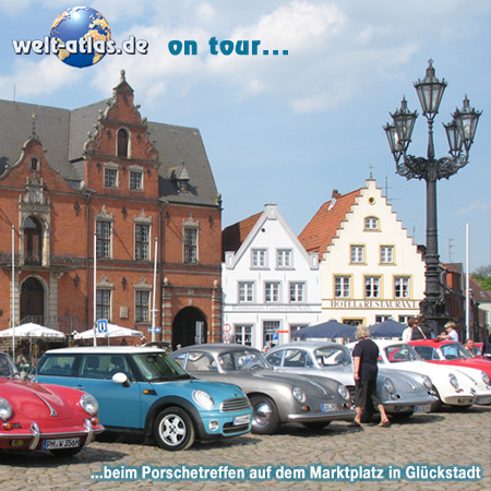 welt-atlas ON TOUR in Glückstadt,  Porsche-Treffen auf dem Marktplatz vor dem Rathaus, Kreis Steinburg