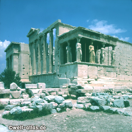 Das Erechtheion auf der Akropolis in Athen mit den Karyatiden der Korenhalle