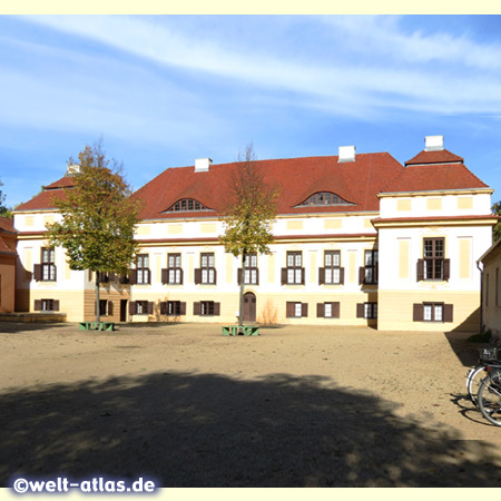 Schloss Caputh am Templiner See bei Potsdam, Hofseite - Potsdamer Kulturlandschaft