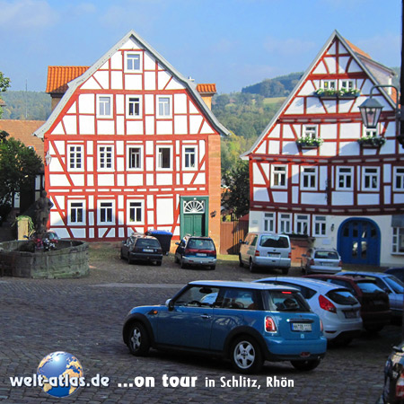 welt-atlas.de ON TOUR in Schlitz, market square with historic timber-framed houses 