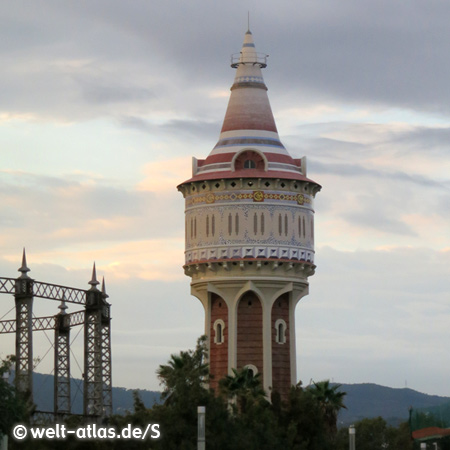 Barcelona, der alte Wasserturm Torre d'Aigües im Parc de la Barceloneta