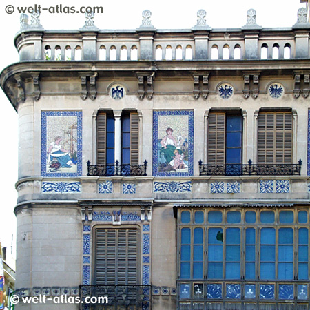 Alte Fassade mit blauen Kacheln, Palma de Mallorca