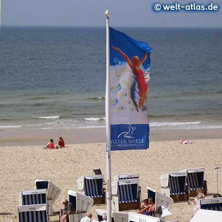 Strandkörbe am Strand in Westerland, Insel Sylt, Nordfriesland