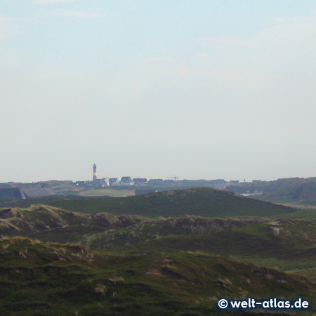 Aussicht bei Rantum, hier kann man von der hohen Düne zu beiden Seiten der Insel das Meer sehen und im Süden den Leuchtturm von Hörnum