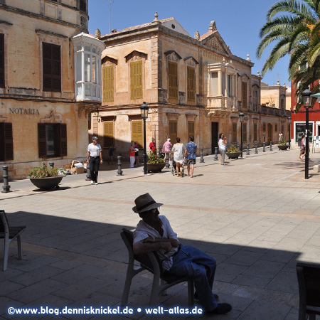 Plaça d'Alfons in der Altstadt von Ciutadella  - Foto: www.blog.dennisknickel.desiehe auch http://tupamaros-film.de