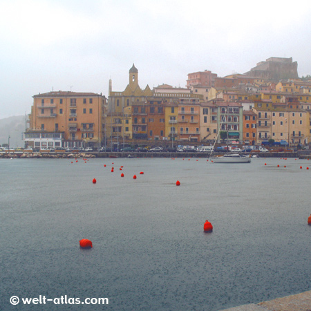 Porto Santo Stefano im Regen, Monte Argentario, Tuscany, Italy