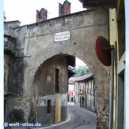 Das Stadttor Porta di Levante in Castiglione Olona