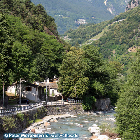 Der Fluss Mera bei der Einfahrt nach Chiavenna, Valchiavenna