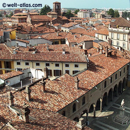 Über den Dächern von Vigévano, Lombardei