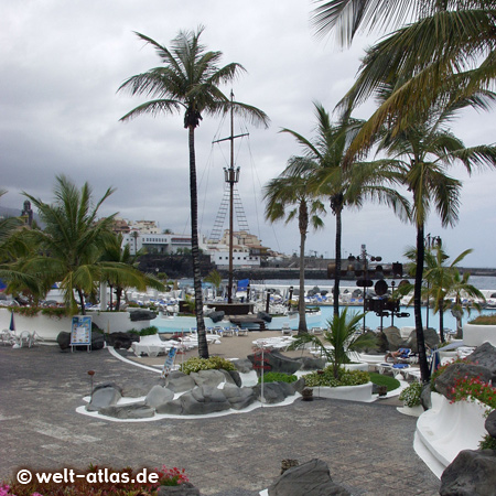 Poollandschaft in Puerto de la Cruz, Teneriffa 