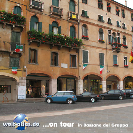 welt-atlas ON TOUR mit Mini in Bassano del Grappa, Veneto Italien