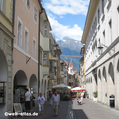 Die Arkaden in der Laubengasse, Altstadt von Meran