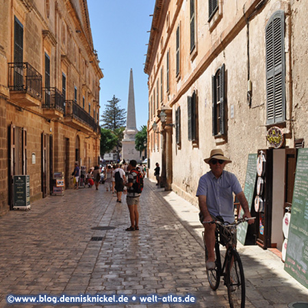 The street Carrer Major des Born in Ciutadella – Photo: www.blog.dennisknickel.dealso see http://tupamaros-film.de