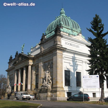 Der Miejski Dom Kultury, das städtische Kulturhaus, ehemalige Oberlausitzer Ruhmeshalle in der polnischen Nachbarstadt von Görlitz