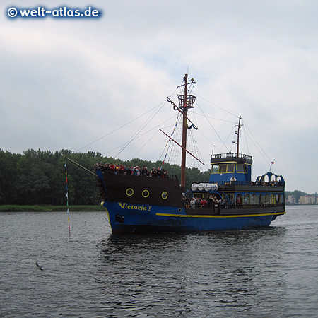 "Piratenschiff" im Hafen Dievenow (Dziwnów)