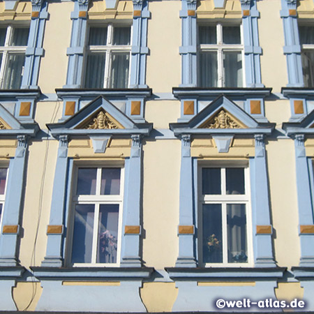 Schöne Fassaden von Altstadthäusern in der Jedności Robotniczej (früher Friedrichstraße) in der Grenzstadt Slubice an der Oder