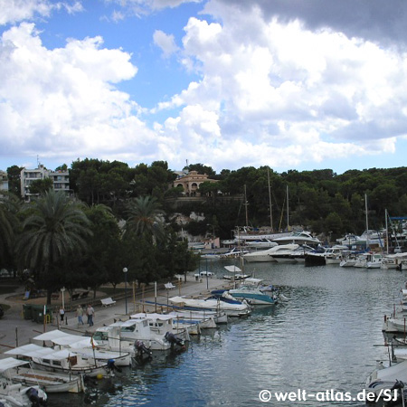 Sicht auf den Yachthafen von Porto Cristo