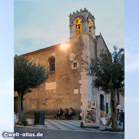 Die ehemalige Kirche (Chiesa) San Agostino, heute Gemeindebibliothek an der Piazza IX. Aprile, Taormina
