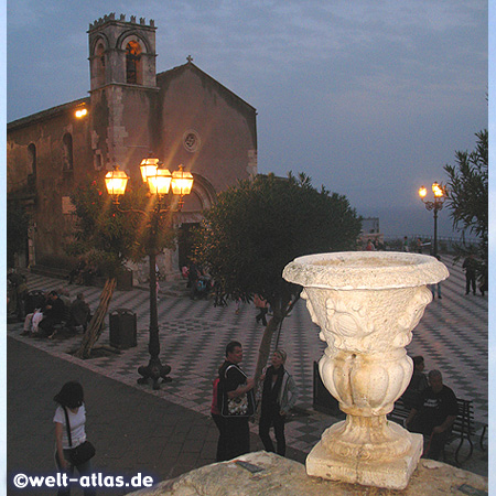 The Piazza IX. Aprile and the Church of Sant'Agostino, now a library in Taormina