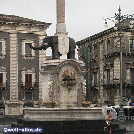 Elefantenbrunnen, Wahrzeichen von Catania, zweitgrößte Stadt auf Sizilien