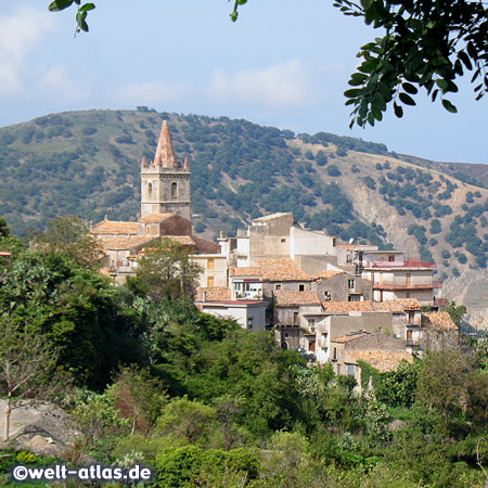 The mountain village Novara di Sicilia is a typical small medieval town