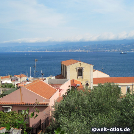 Borgo di Milazzo, die befestigte Oberstadt, Blick vom Kastell auf die Kirche