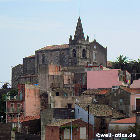 Forza D'Agrò with the church Chiesa della Triade, overlooking the Ionoan coast and Capo Sant´ Alessio