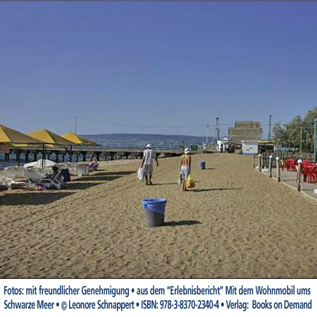 Kerch beach eastern Crimea UkraineFoto:“Erlebnisbericht” Mit dem Wohnmobil Schwarzes Meer © Leonore Schnappert • ISBN: 978-3-8370-2340-4 • Verlag:  Books on Demand