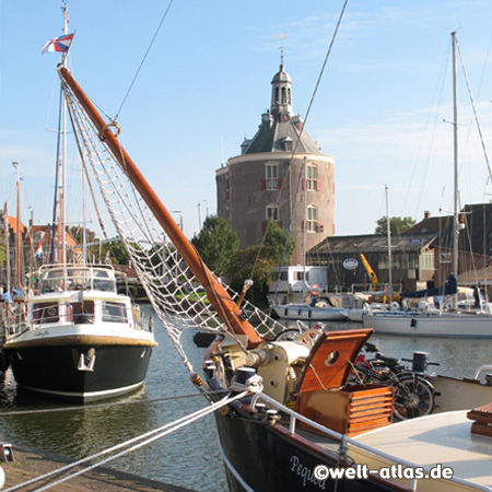 Schiffe im Hafen von Enkhuizen