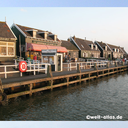 am Hafen von Marken in Nord-Holland