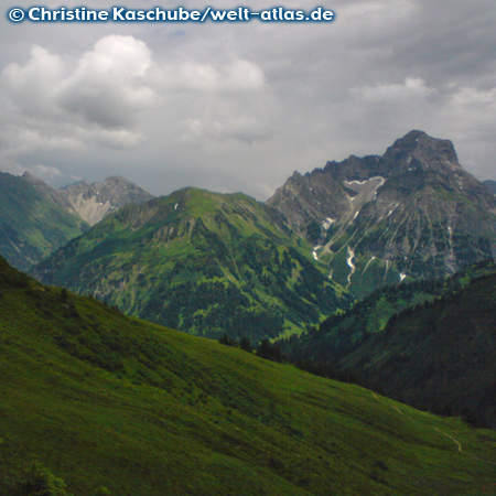 Kleinwalsertal, Blick auf den Großen Widderstein in den Walsertaler Bergen