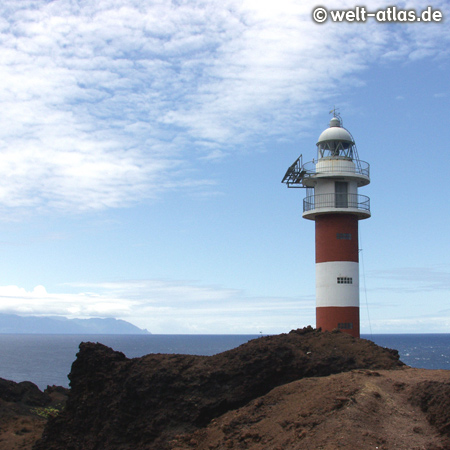 Vom Leuchtturm an der Punta de Teno auf Teneriffa hat man einen Blick nach La Gomera 