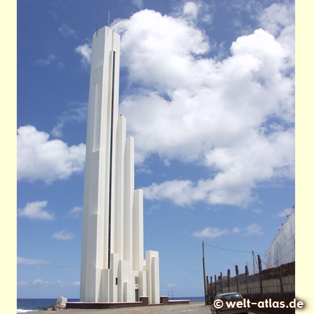 Punta del Hidalgo, einer der futuristischen Leuchttürme auf Teneriffa