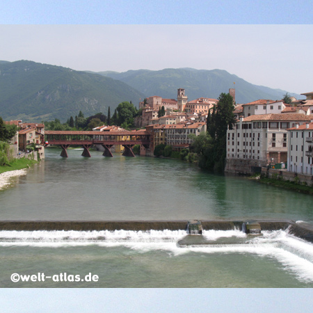 Bassano del Grappa, die berühmte Brücke Ponte degli Alpini 