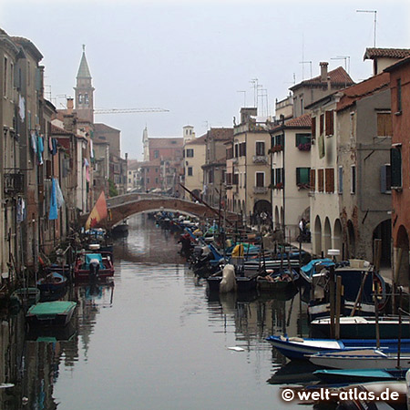 Chioggia, Vena-Kanal und eine der neun Brücken