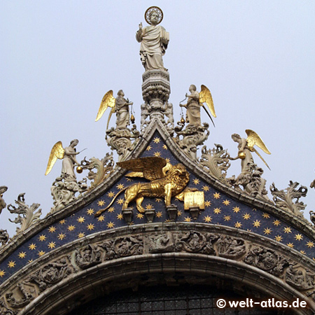 Der geflügelte Löwe auf dem Portal der Basilica di San Marco