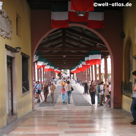 Bassano del Grappa, die berühmte Brücke Ponte degli Alpini Veneto Venetien Italien